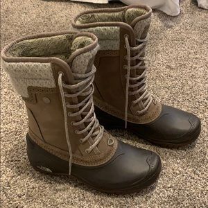 North Fave women’s waterproof winter boots-size 7!